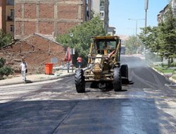 Elazığ'da kışın bozulan yollar onarılıyor