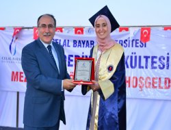 CBÜ Fen Edebiyat Fakültesi'nden 960 öğrenci mezun oldu