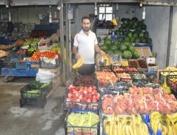 Yaz meyveleri ve sebzeler cep yakıyor