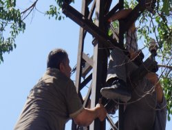Elektrik akımına kapılıp öldü