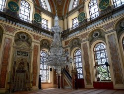 Bezm-i Alem Valide Sultan Camisi'nin müezzini bilgi verdi