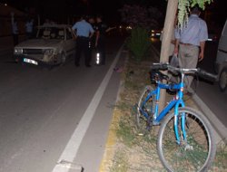 Otomobil bisiklete çarptı: 4 yaralı