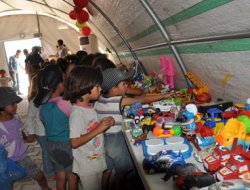 Suriyeli çocuklara oyuncak dağıtıldı