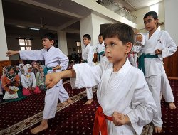 Kur'an kursunda karate de öğreniyorlar