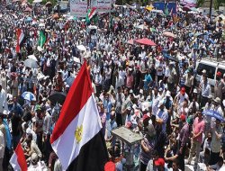 Mısır`da Muhalefet ve Mursi Taraftarları Meydana İndi