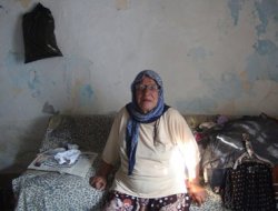 Yaşlı kadın: "Allah için bana yardım edin!"