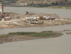 Cizre'de nehirden çıkartılan kum tehlike saçıyor