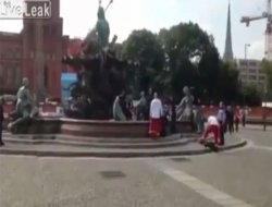 Alman polisi eylemci genci vurarak öldürdü