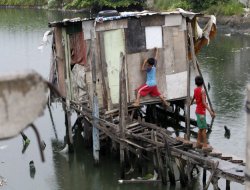 Kasırga bin 600 kişiyi evinden etti