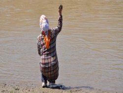 Batman`da üç kişi suda boğuldu