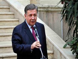 Siyasi kriz görev süresini uzattı