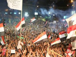 Mursi'ye destek çığ gibi büyüyor