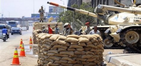 Mısır'da ordu Devlet televizyonunu kuşattı video