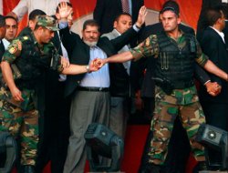 Mursi İstihbarat binasına sevkedildi