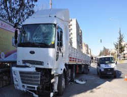 Mardin'de 2 TIR çarpıştı, 2 ölü, 2 yaralı