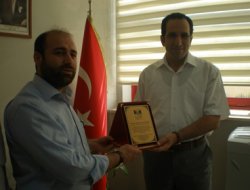 DKHB Genel Sekreteri Kurtoğlu'na plaket