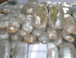 Bir ton 100 kilo esrar ele geçirildi