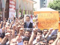 Van'dan Mursi'ye destek