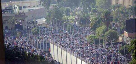 Halk Mursi'yi kurtarmak için ayaklandı