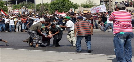 Mısır'da meydanlarda Kuran okunuyor