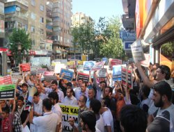 Diyarbakır'da darbeci alçaklar lanetlendi