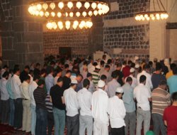 İlk teravih namazı kılındı