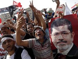 Mısır'da Yeni Anayasaya Tepkiler Büyüyor