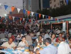 Van halkından iftar çadırına yoğun ilgi