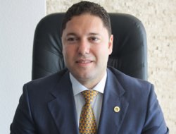 "Oyuncak silahı getir kitabını götür"