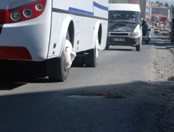 Ağrılılardan yolların düzensiz yapılmasına tepki