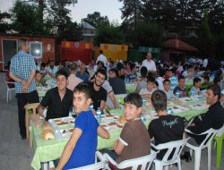 Geleneksel iftar çadırına yoğun ilgi