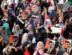 Suudlu akademisyenler Mısır'daki darbeyi kınadı