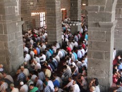 Ramazan'ın ilk cuması camiler doldu taştı