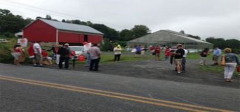 Fethullah Gülen'in evinin önünde protesto