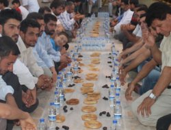 Simitli iftarla Mısır ve Suriyelilerin dertlerine ortak oldular
