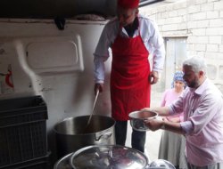 HÜDA PAR'dan sıcak yemek dağıtımı