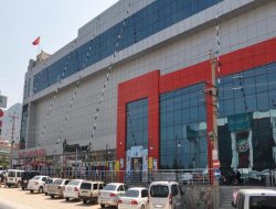 Süpermarkete saklanıp hasılatı gasbettiler