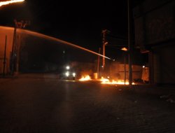 Silopi`de göstericiler polisle çatıştı