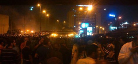 Mısır'da halk dev yürüyüşlere başladı