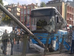 Yağmur Ankara'da trafiği felç etti!