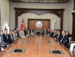 Bakan sağlıkçıları dinledi