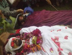 Keşmir'de Hindular Müslümanlara ateş açtı