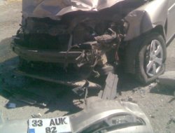 Çınar'da kamyon ile otomobil çarpıştı: 3 yaralı