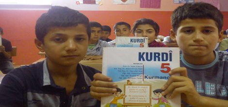 İlk Kürtçe öğretmen adayları atanmayı bekliyor