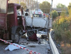 İstanbul'da feci kaza: 2 ölü, 3 yaralı
