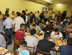 Avrupa'daki Müslümanlar iftar programlarında buluşuyor