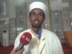 Kenyalı hafızdan Van'da hatimli teravih