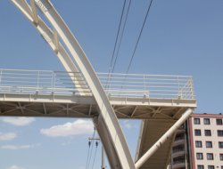 Tehlike saçan gerilim hattı kaldırıldı