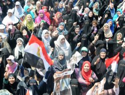 Mısır polisi 15 bayanı tutukladı