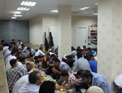 Doksanlı yılların mazlumları için iftar yemeği